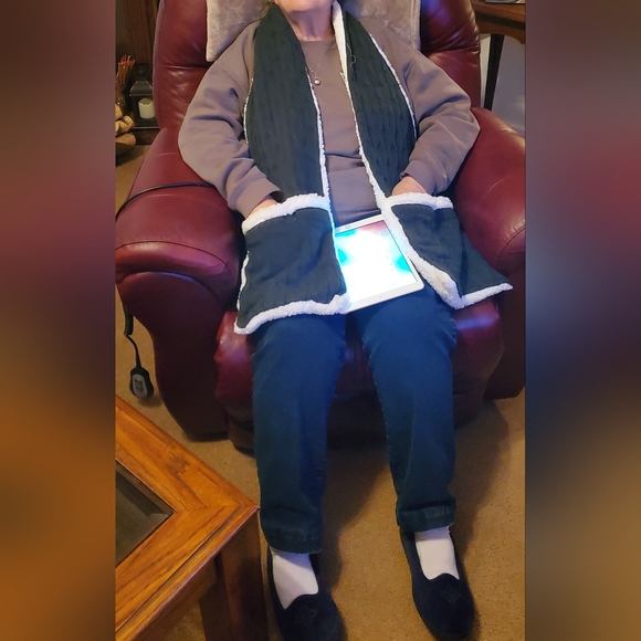 Huggable🧣❄️☃️ - Picture 3 of 7